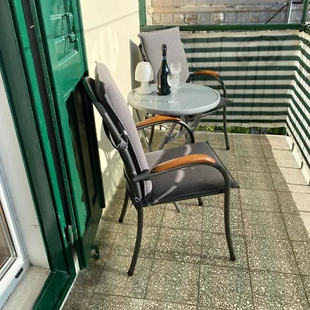 Mario Apartment Split